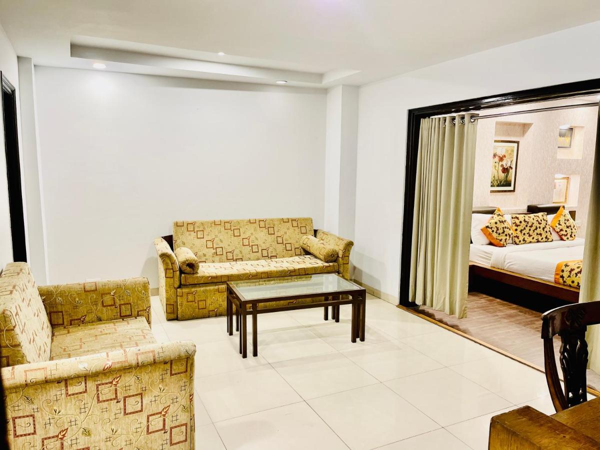 Hotel Queens Tower Amritsar Esterno foto