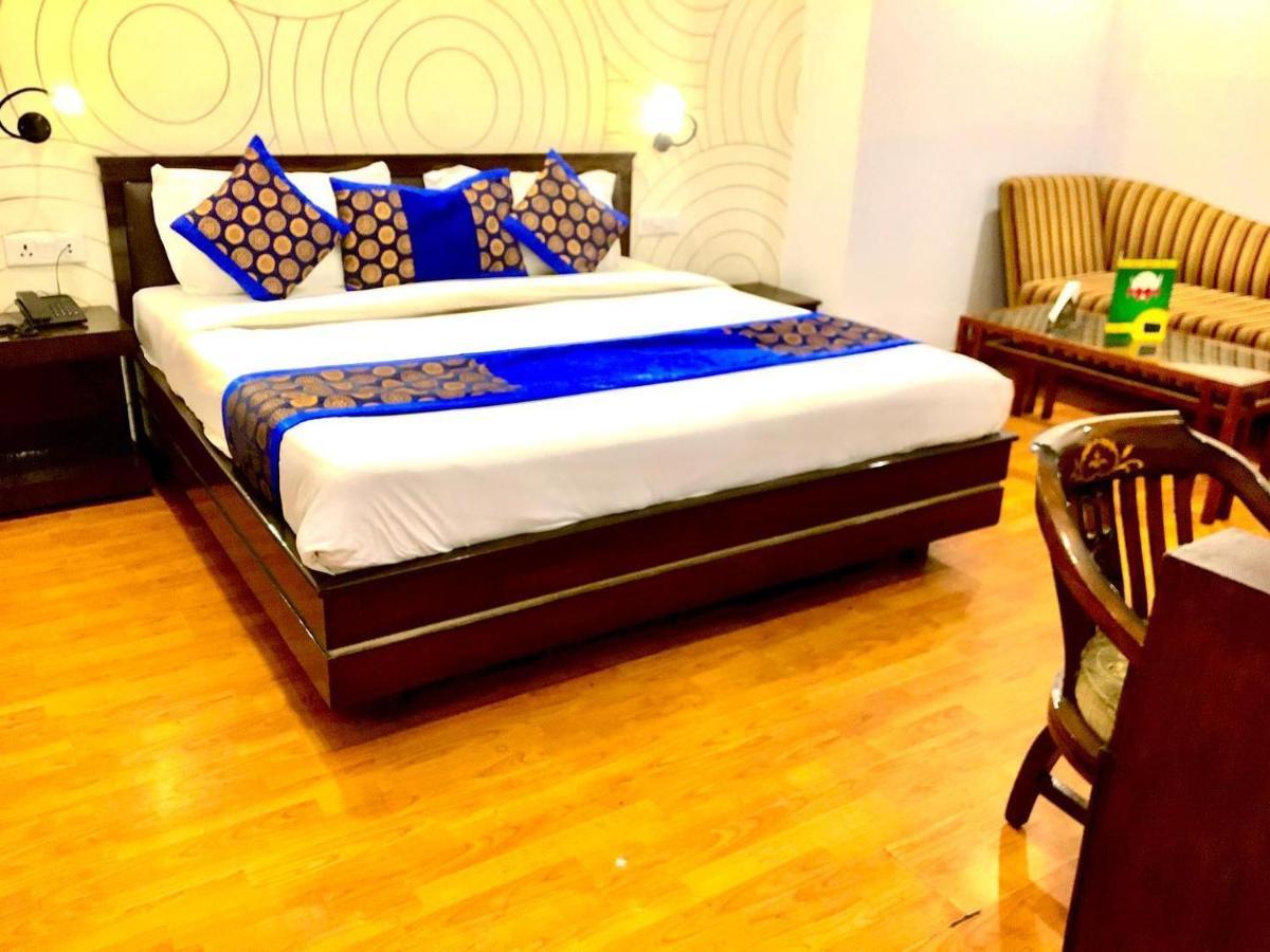 Hotel Queens Tower Amritsar Esterno foto