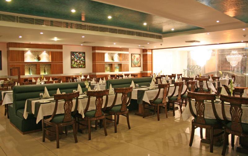 Hotel Queens Tower Amritsar Esterno foto