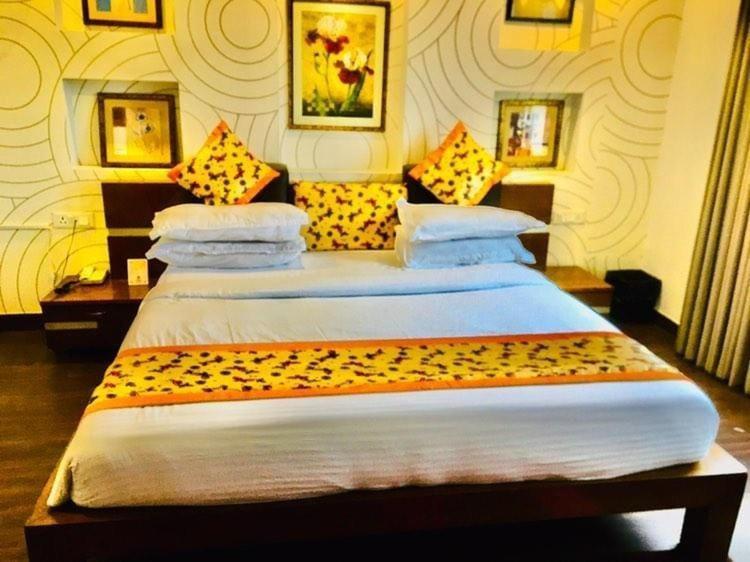 Hotel Queens Tower Amritsar Esterno foto