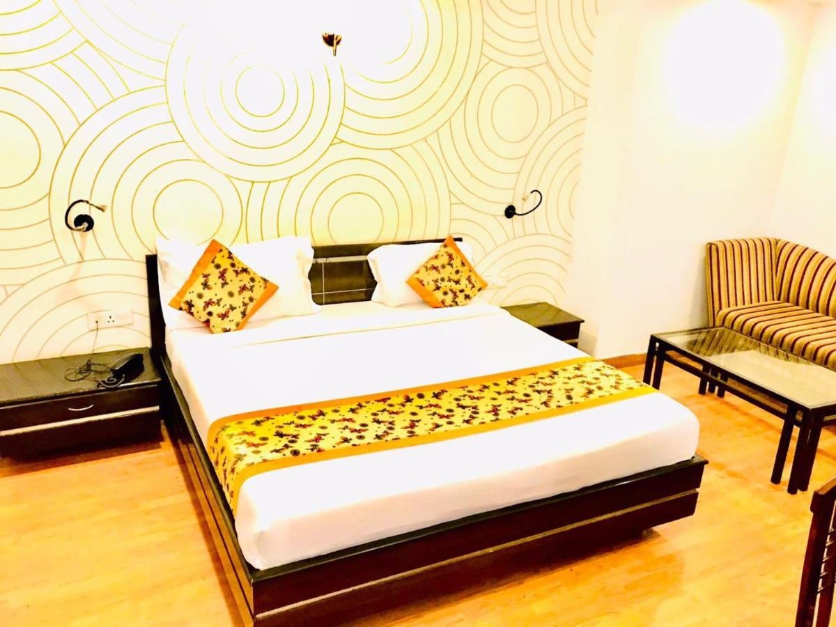 Hotel Queens Tower Amritsar Esterno foto