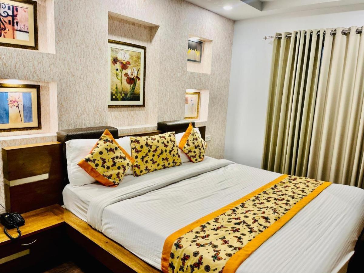 Hotel Queens Tower Amritsar Esterno foto