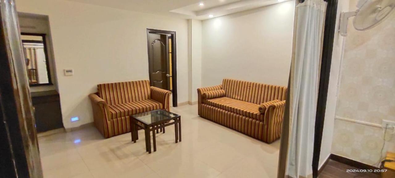 Hotel Queens Tower Amritsar Esterno foto