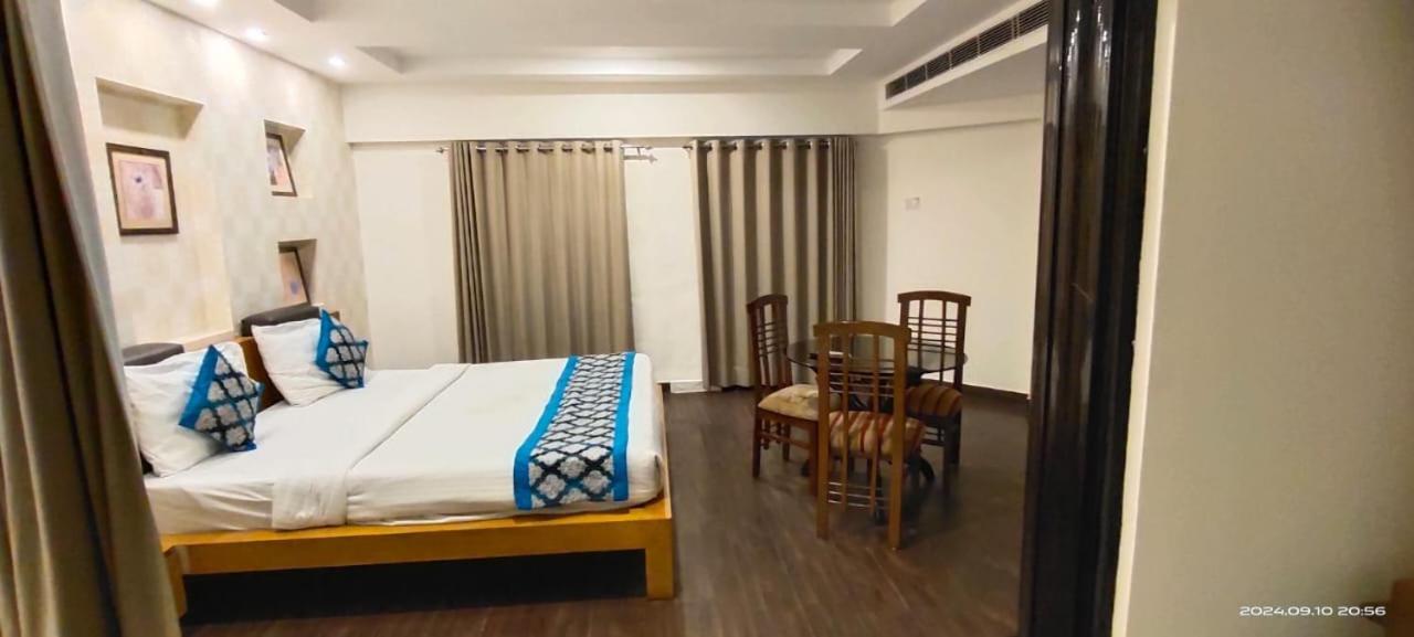 Hotel Queens Tower Amritsar Esterno foto