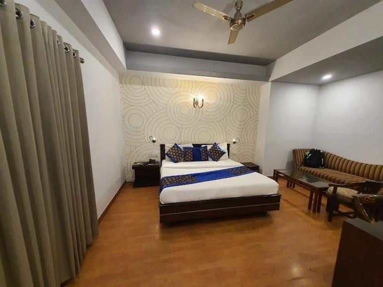 Hotel Queens Tower Amritsar Esterno foto
