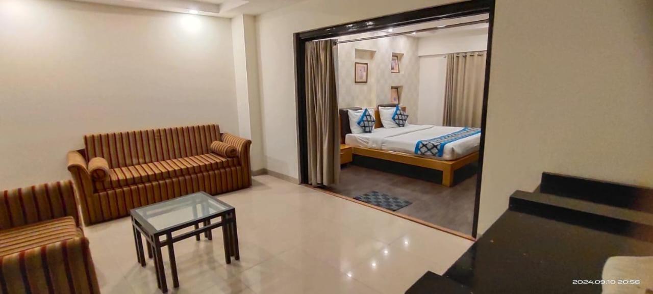 Hotel Queens Tower Amritsar Esterno foto