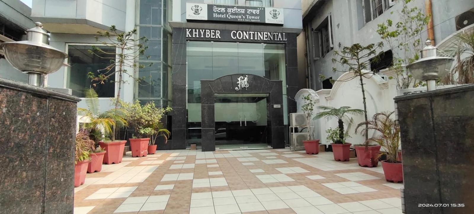 Hotel Queens Tower Amritsar Esterno foto